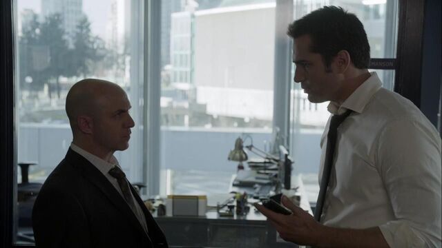 File:1x02 arrest her.jpg