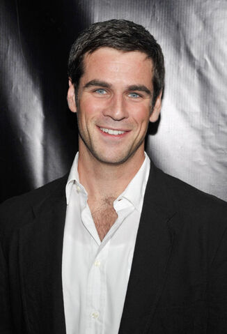 File:Eddie Cahill.jpg