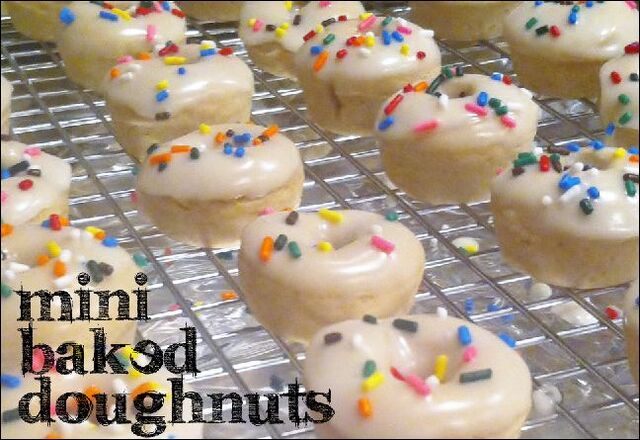 File:Baked-mini-doughnuts.jpg