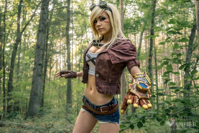 File:Danielle Beaulieu-Ezreal.jpg