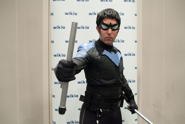 File:Nightwing NYCC.jpg