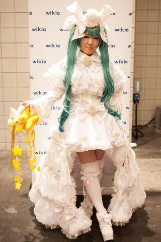 File:HatsuneMiku NYCC.jpg