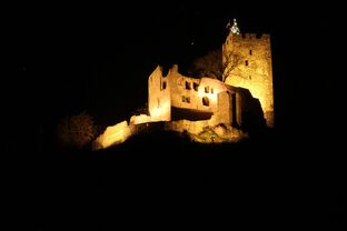 Local-at-night-222714 1280