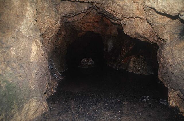 File:Cave 07.jpg