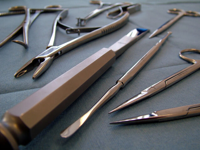Datei:Surgical-instruments-1550484-1279x960.jpg