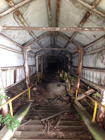 File:Tunnel Stairs.jpg