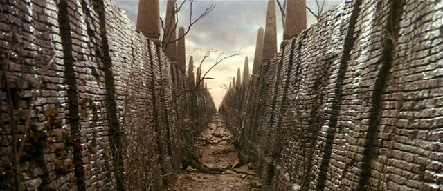 Datei:Labyrinth-Mauer.jpg