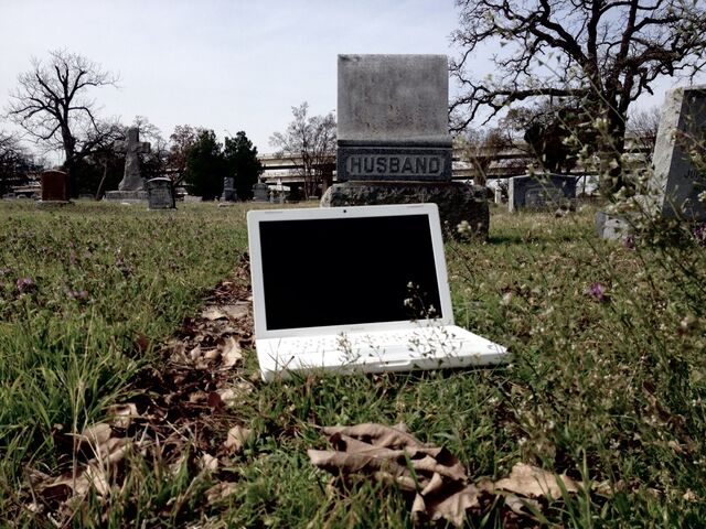 File:GraveyardMacBook.jpg