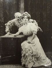 Creepy-old-photograph-spider-Favim-580x746