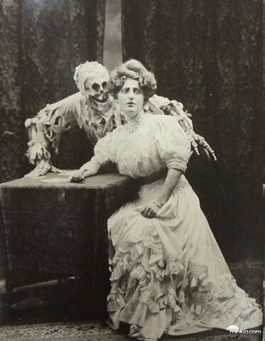 Arquivo:Creepy-old-photograph-spider-Favim-580x746.jpg