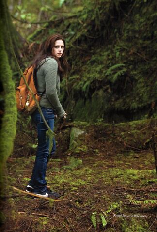 Archivo:Bella Swan bosque.jpg