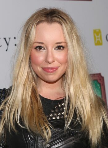 File:Skyler Shaye.jpg