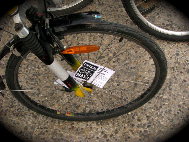File:Masa+critica+de+Alcala-spokecard-2886.jpg