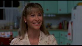 Dee-in-Critters-dee-wallace-fans-19348975-848-480