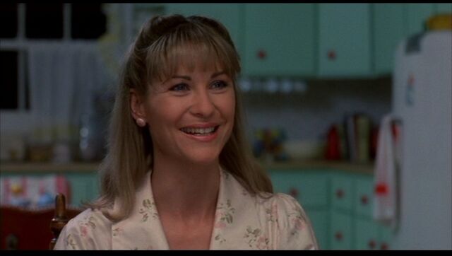 File:Dee-in-Critters-dee-wallace-fans-19348975-848-480.jpg
