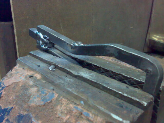 File:Making the sideplates-18.jpg