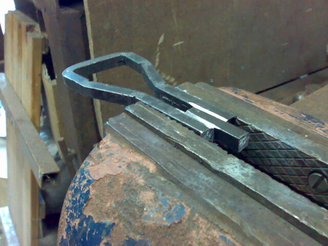 File:Making the sideplates-16.jpg