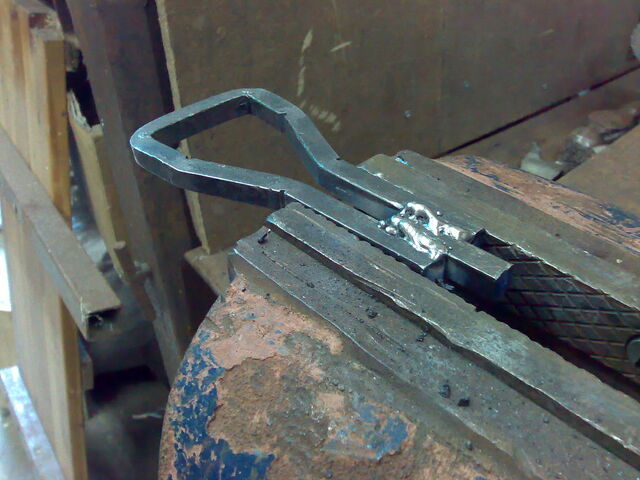 File:Making the sideplates-17.jpg