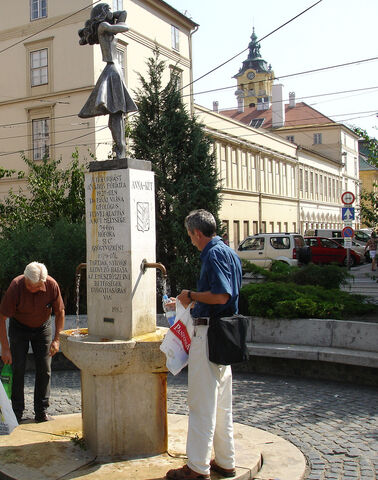 File:TáncosnőKJ.jpg