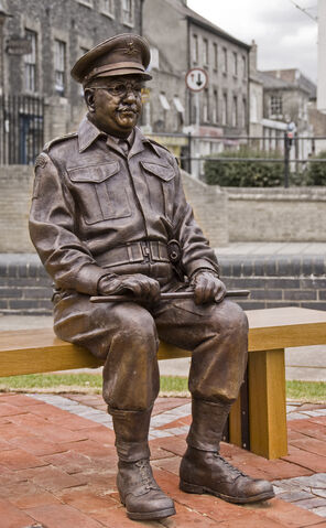 File:Mainwaring Statue.jpg