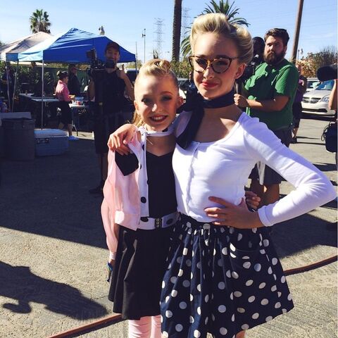 File:SarahR and Brynn.jpg