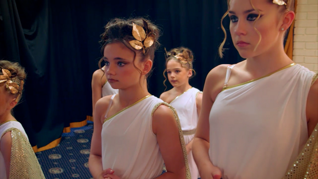 File:Dance Mums 206 girls 1.png