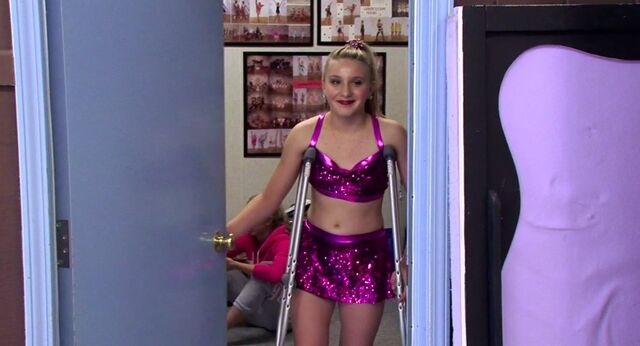 File:Taylor crutches tumblr-cappingdancemoms.jpg