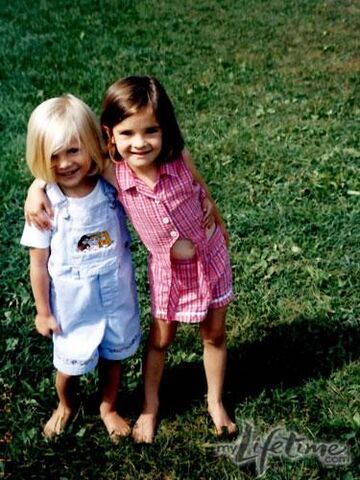 File:Young Paige and Brooke.jpg