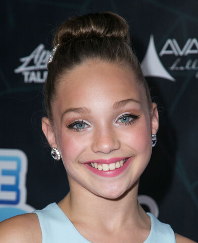 File:Maddie Ziegler Industry Dance Awards 01.jpg