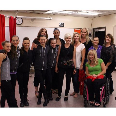 File:530 MDP - moms and dancers - from their last episode in S5.jpg