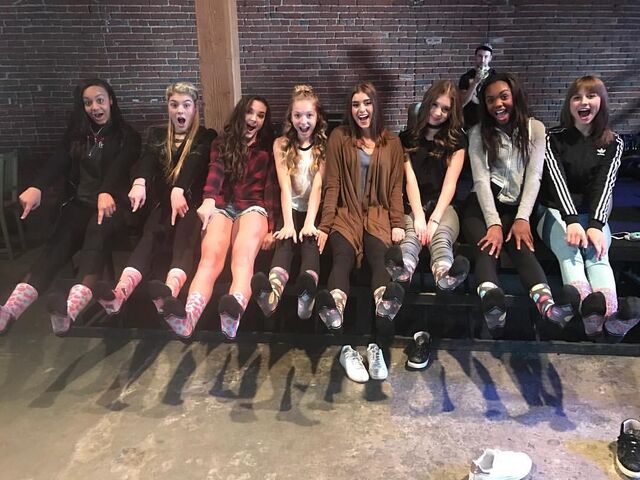 File:711 Girls on set of MV (2).jpg