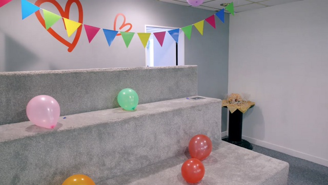 File:Dance Mums 207 party.png