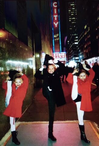 File:Minis in NYC.jpg