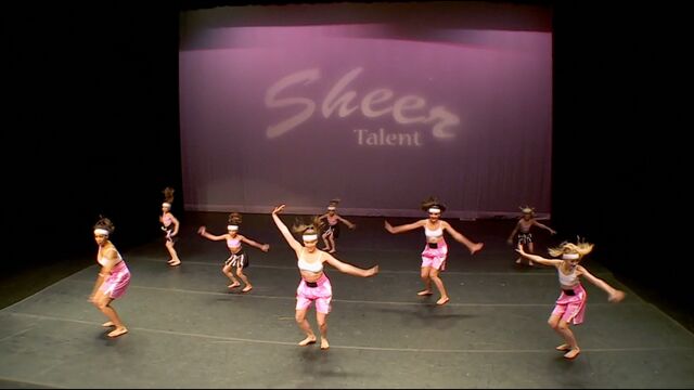 File:701 Group Dance 2.jpg