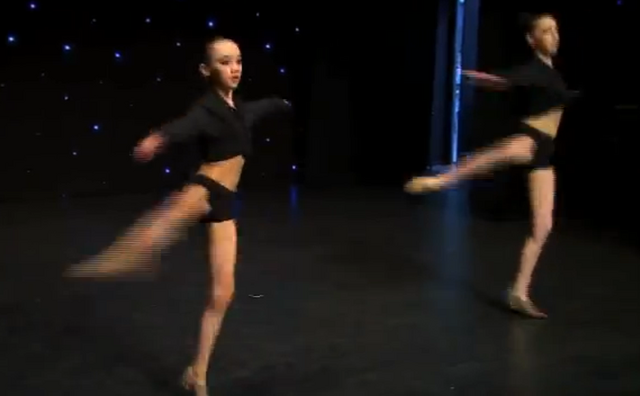 File:Dance Mums duet 3.png