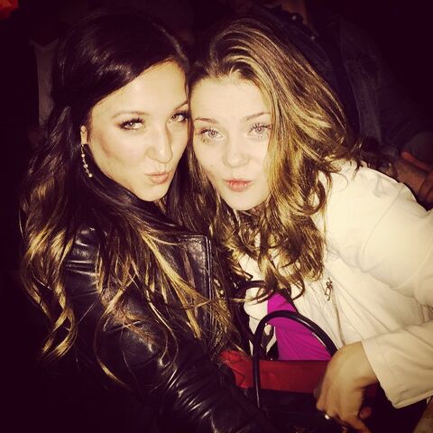 File:Gianna and Alexa 2014-11-18.jpg