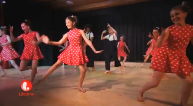 File:Dance Mums 1.png