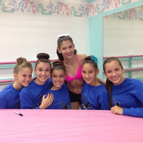 File:Ashtin Roth - with Haley McKaylee Kalani Sarina Gianna - AUDC.jpg