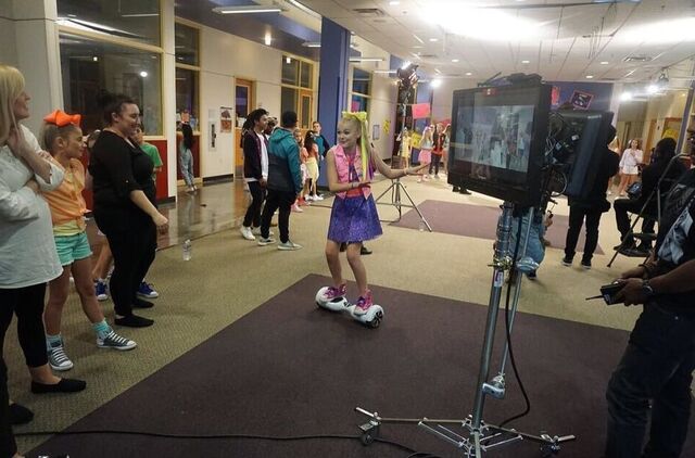 File:Boomerang BTS (3).jpg