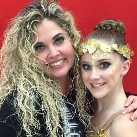 File:Melanie and Haley 2015-03-18.jpg