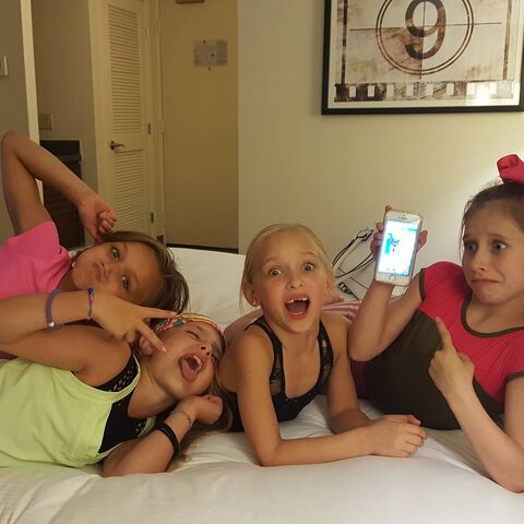 File:701 Mini team.jpg