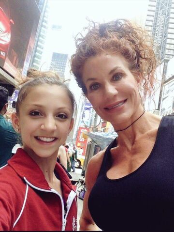 File:Tessa and Renee.jpg
