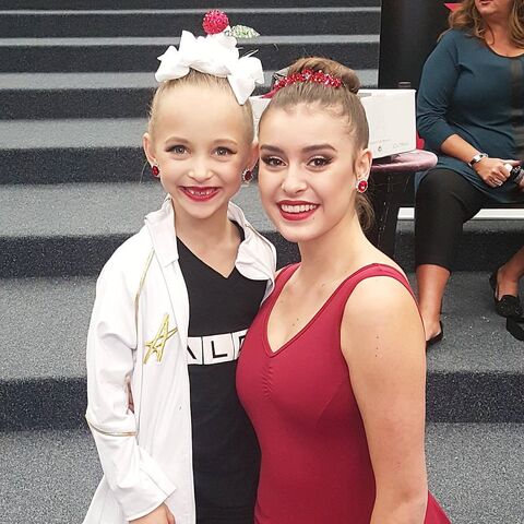 File:711 Lilliana and Kalani.jpg