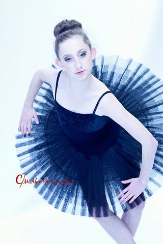 File:Chloe Smith ccmcafeephotography 01a.jpg