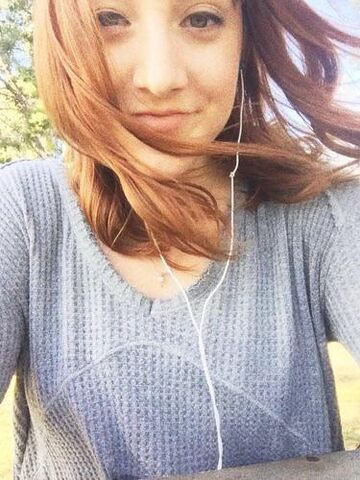 File:MollyL via Twitter.jpg