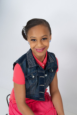 File:Nia Frazier photoshoot.png