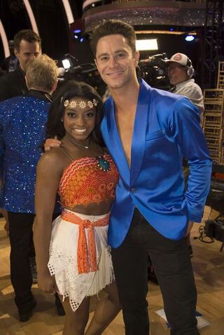 File:Simone and Sasha S24 Week 10 Finale Night 2 6.jpg