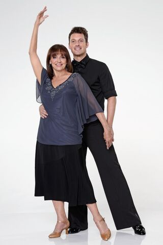 File:Valerie-Harper-Tristan-MacManus-dancing-with-the-stars.jpg
