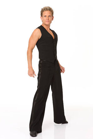 File:Damian-whitewood-240.jpg