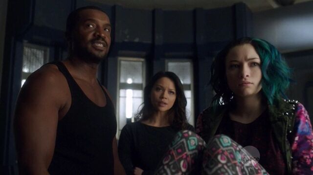 File:S01e01 348.jpg